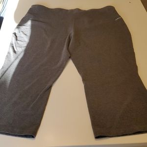 Active grey cropped pants with inner pocket